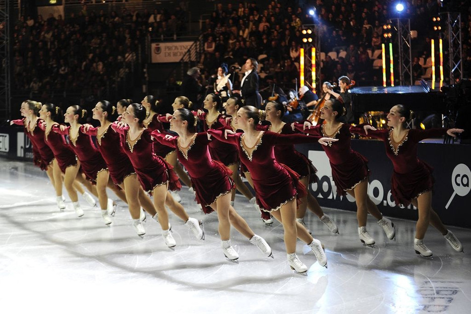 7GoldenCelebritiesOnIce